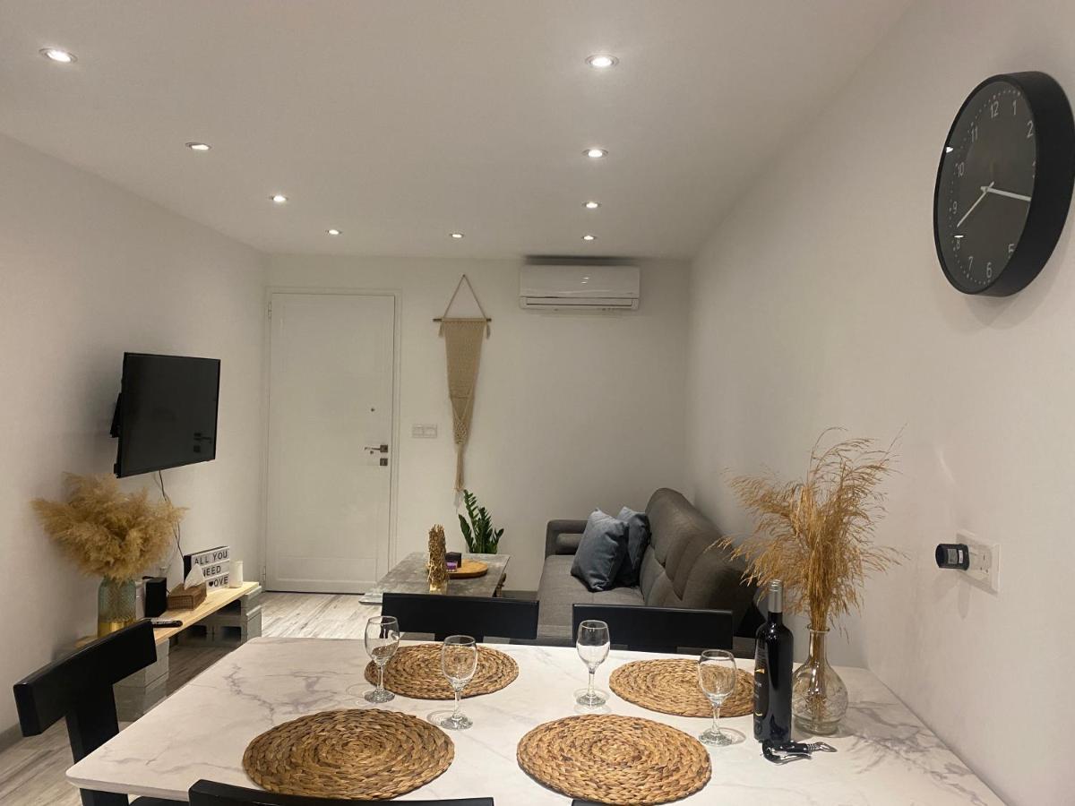 Luxury Lavender Lägenhet Larnaca Exteriör bild