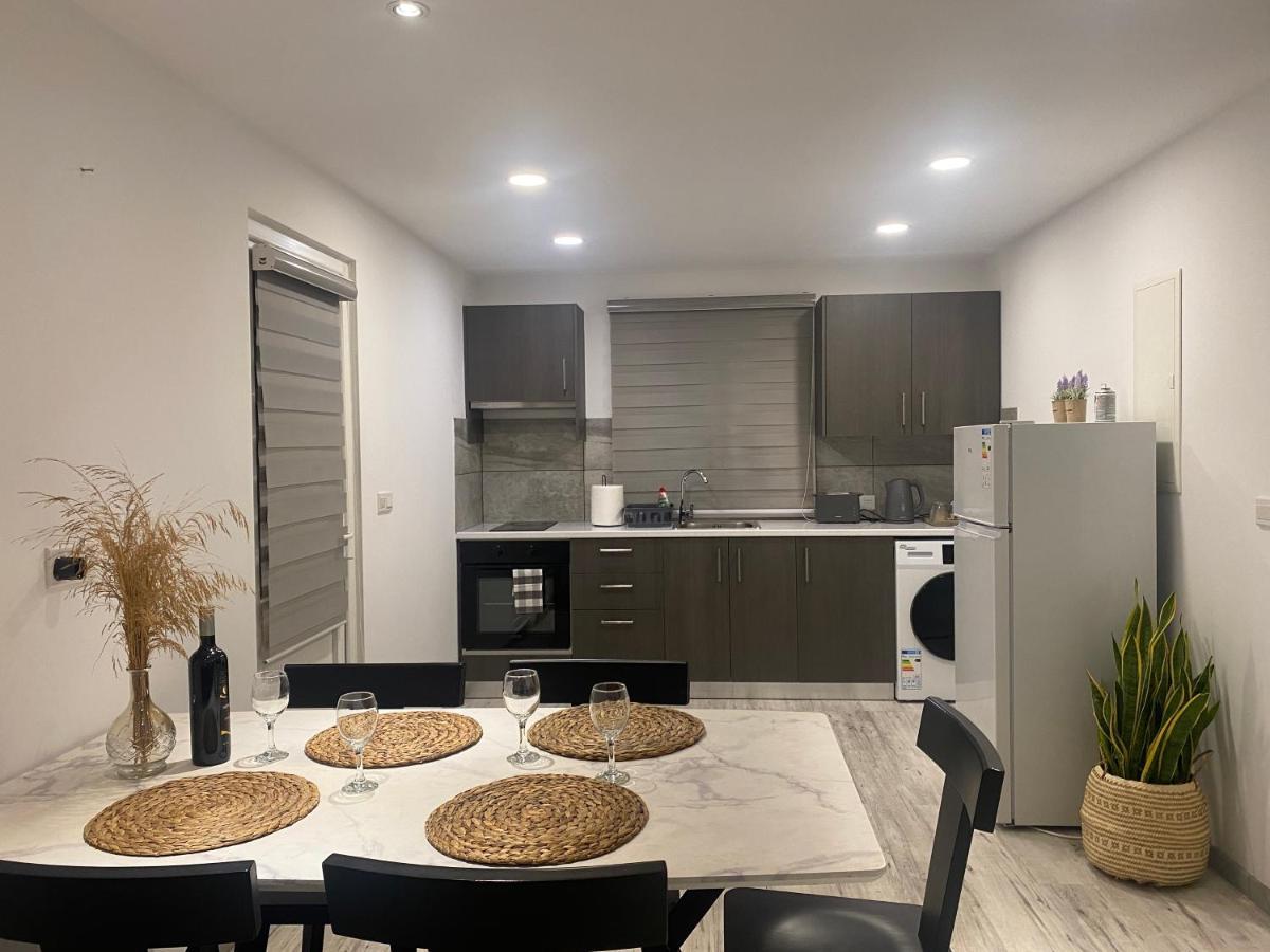 Luxury Lavender Lägenhet Larnaca Exteriör bild